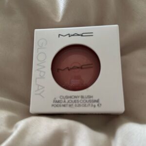 BNIB MAC GLOW PLAY CUSHIONY BLUSH- CHEER UP